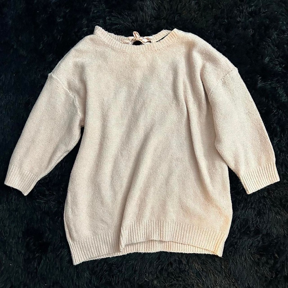 Nina Leonard baby pink bow sweater
*Oversized look
*Ribbon bow on the back